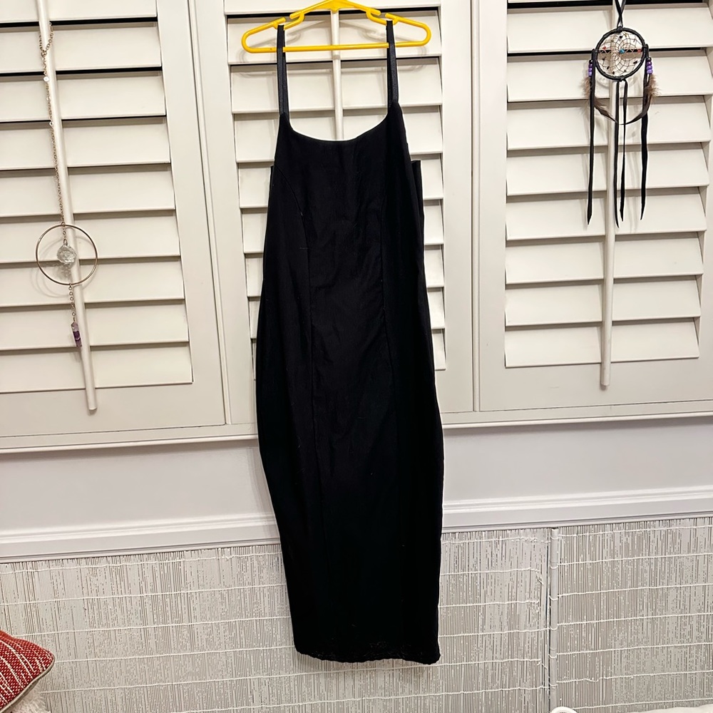 NWOT Black Boohoo Midi Dress